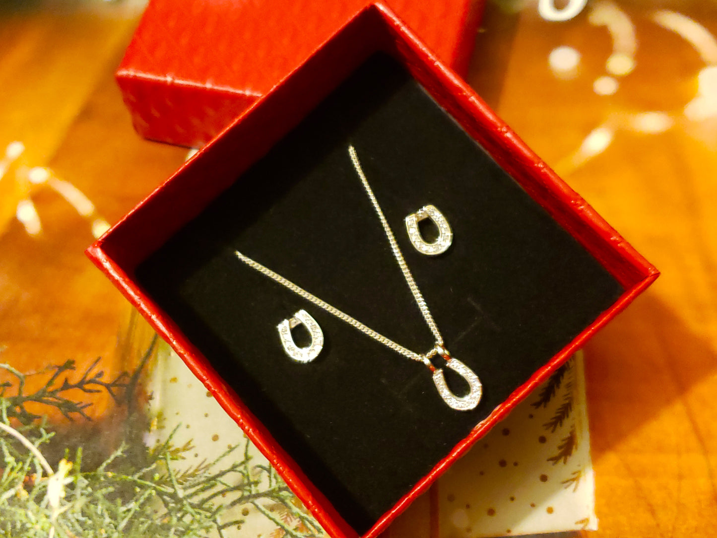 lucky horseshoe jewelry
