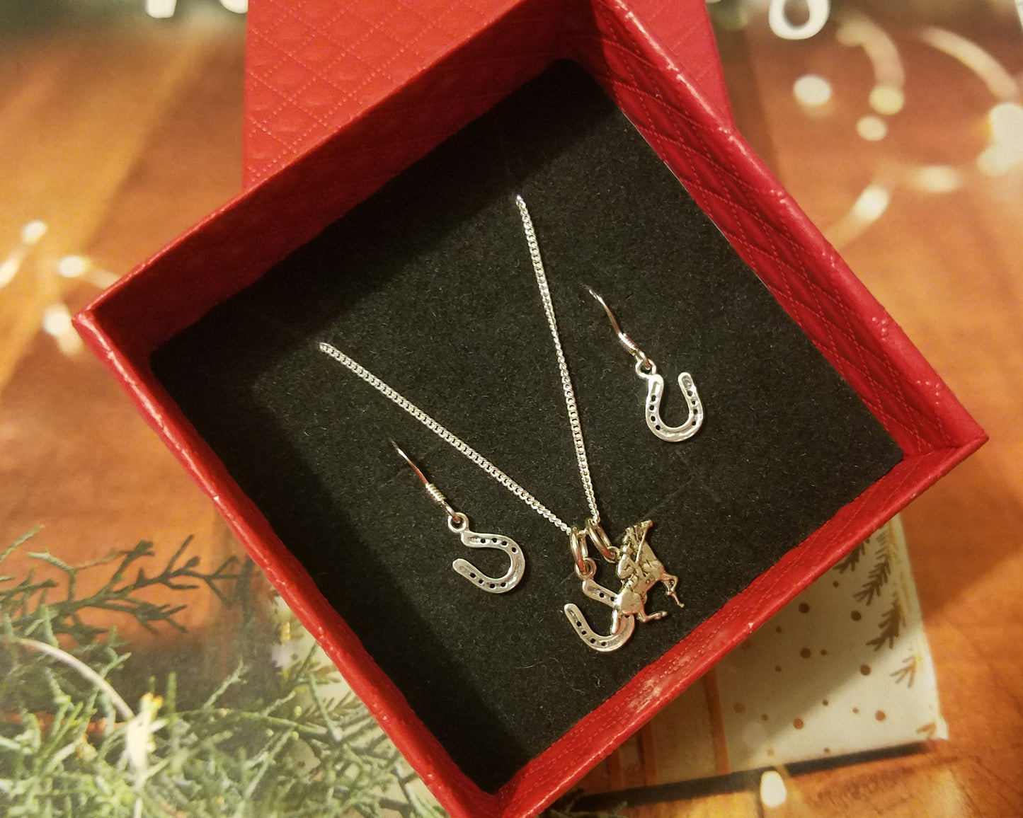 horseshoe jewelry