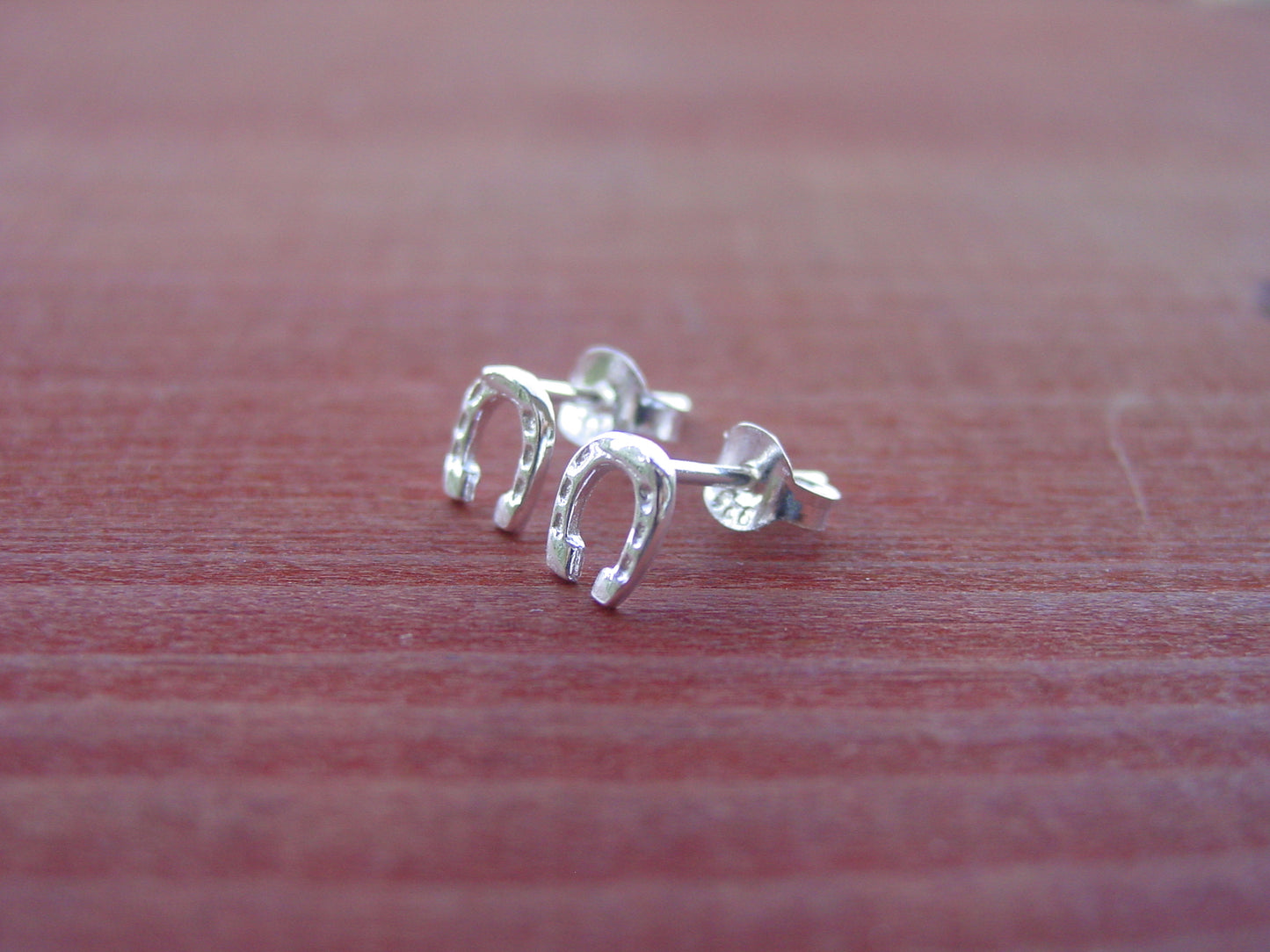 horse shoe stud silver