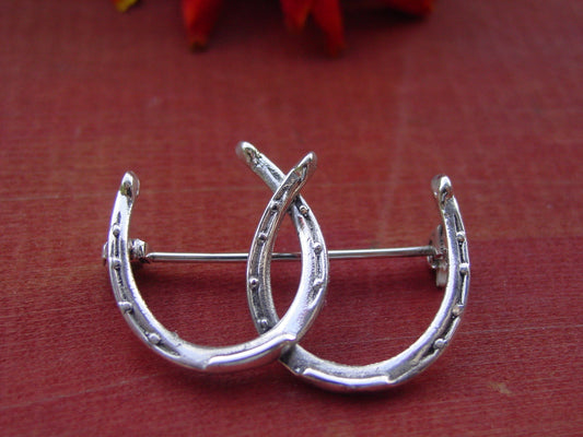 double horseshoe pin