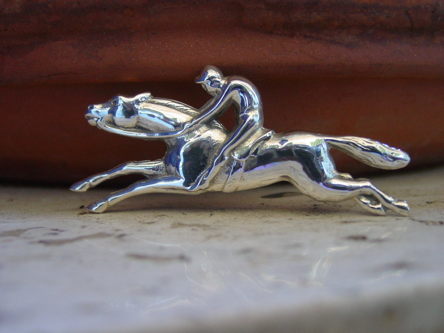 racehorse longchamp pin