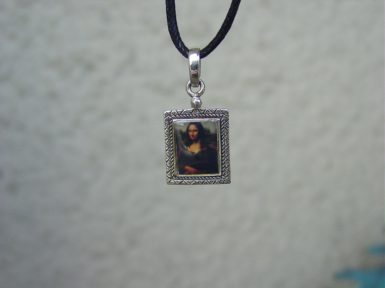 mona lisa pendant