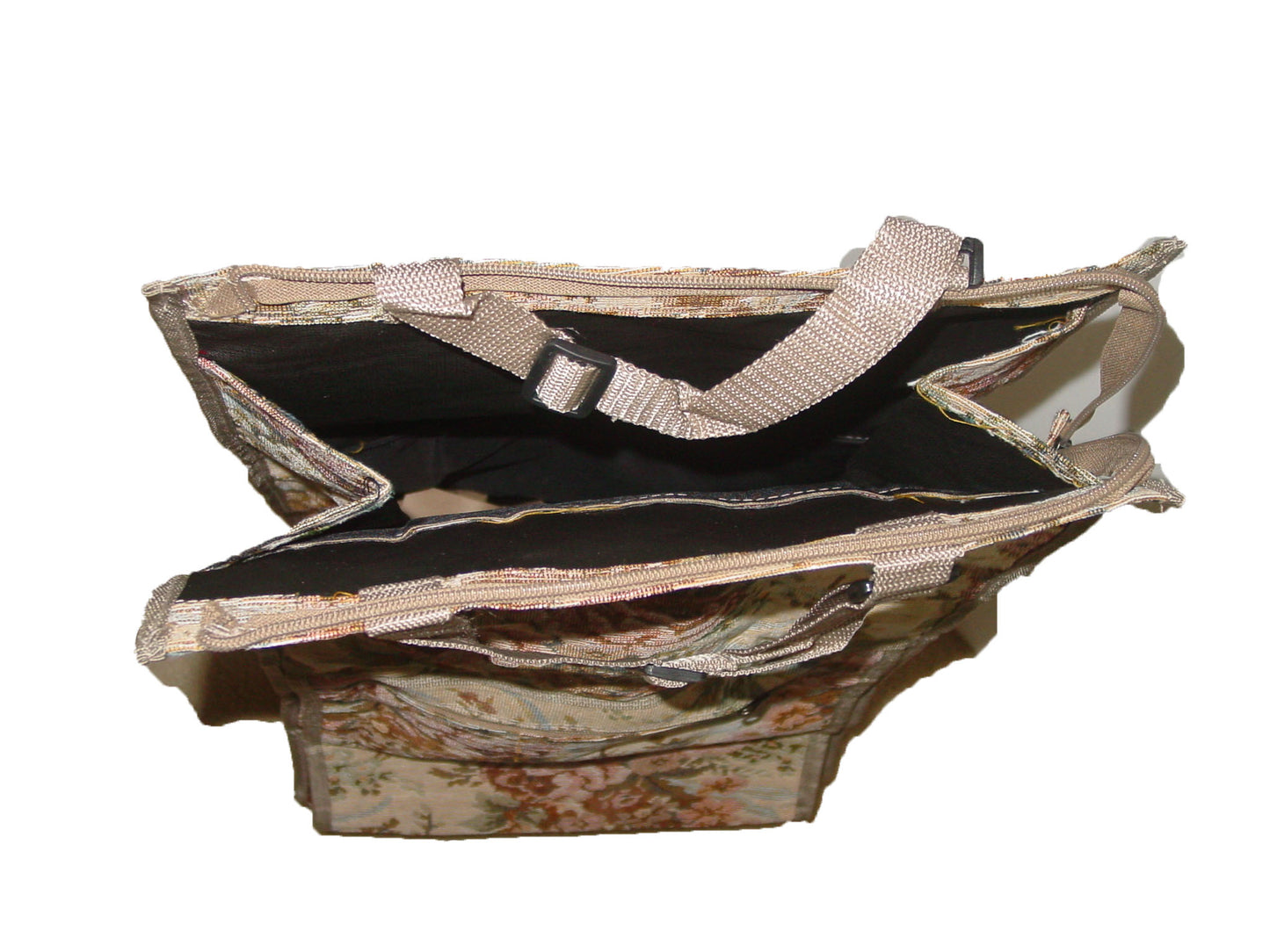 Tapestry Foldable Shopping Bag with Wheel 1