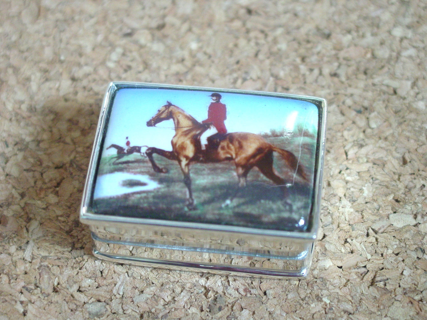 horse hunt scene enamel pillbox