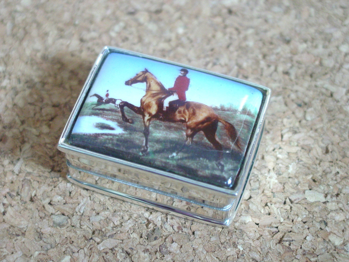 horse hunt scene pill box