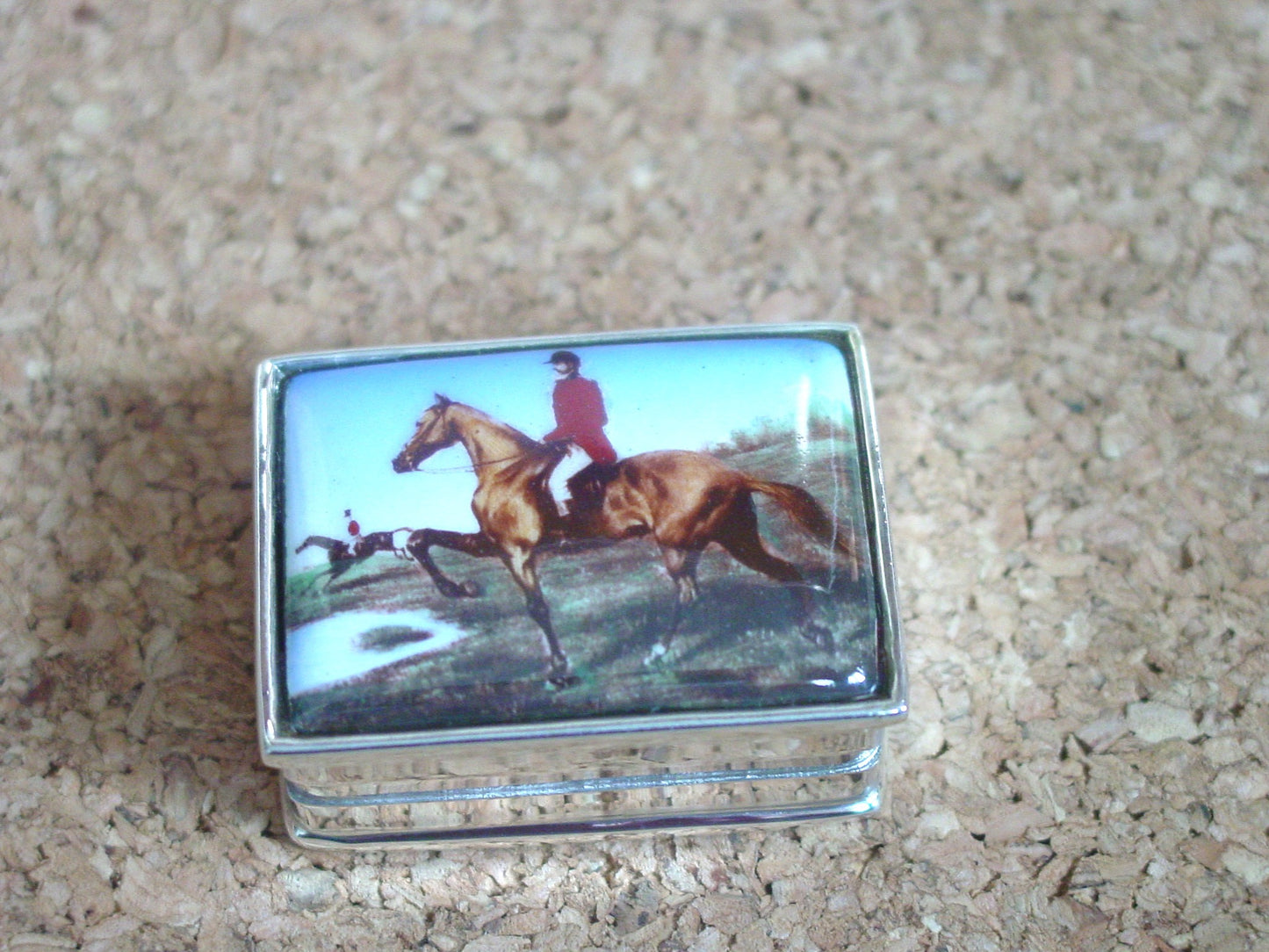 horse hunt scene pillbox