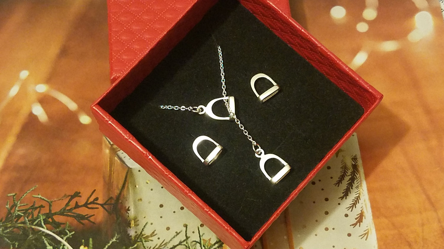 Stirrup Necklace and Stud Earrings