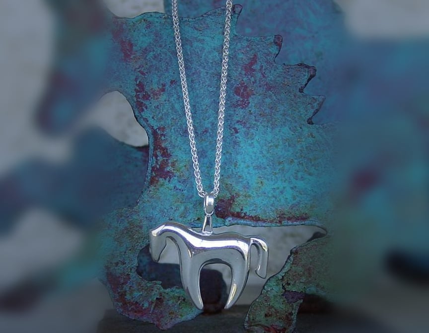 picassco horse pendant