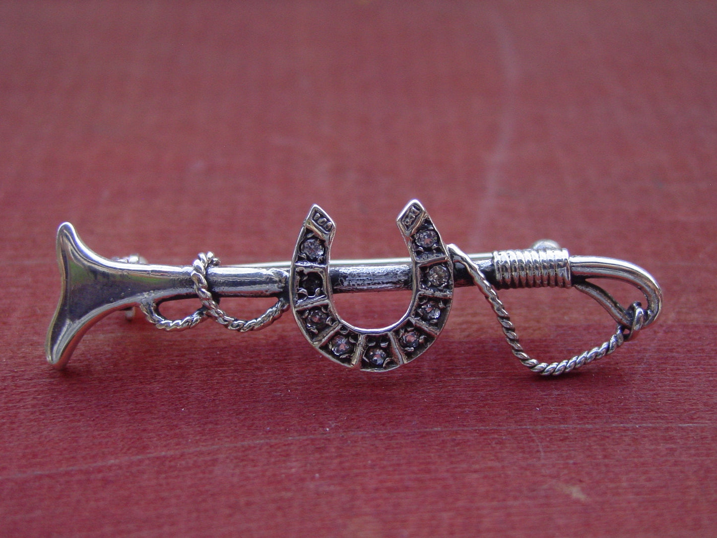 horse shoe whip pin