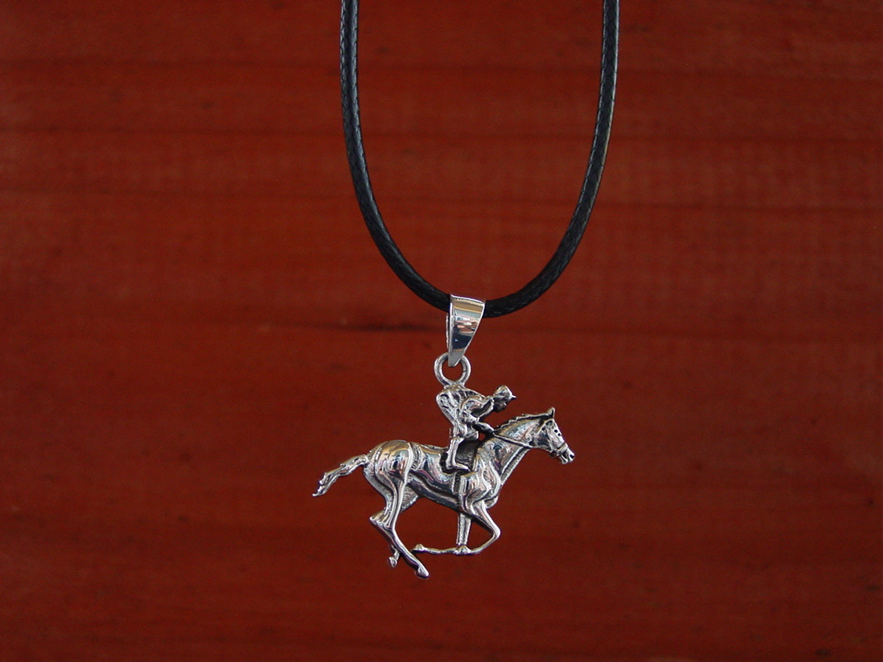 horse racing necklace