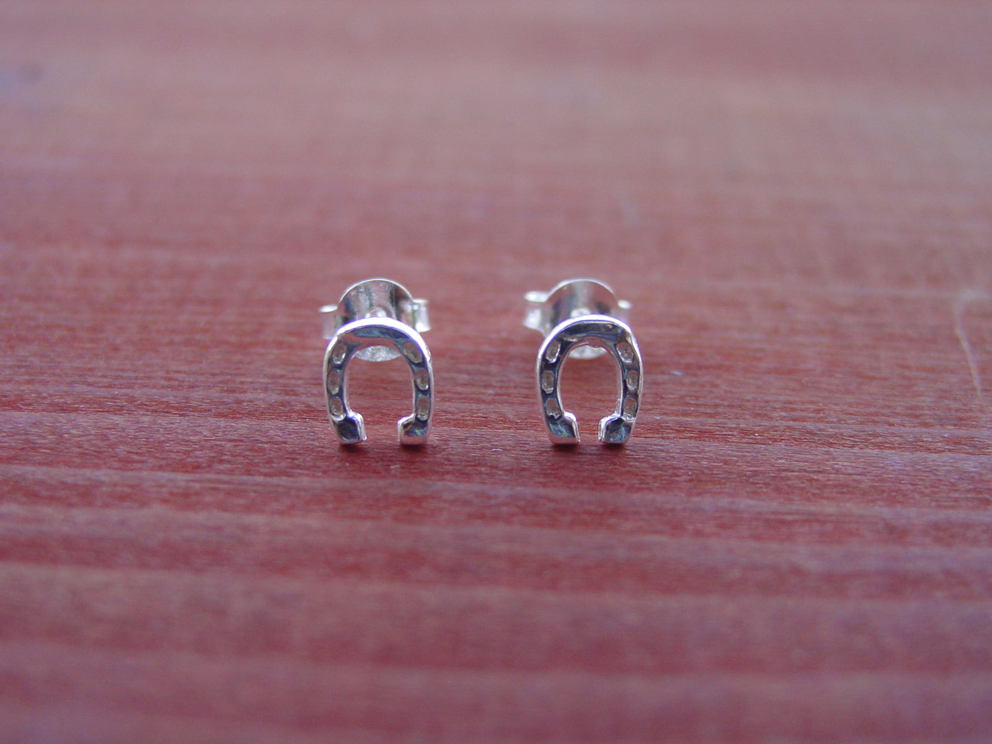 tiny horseshoe stud earrings