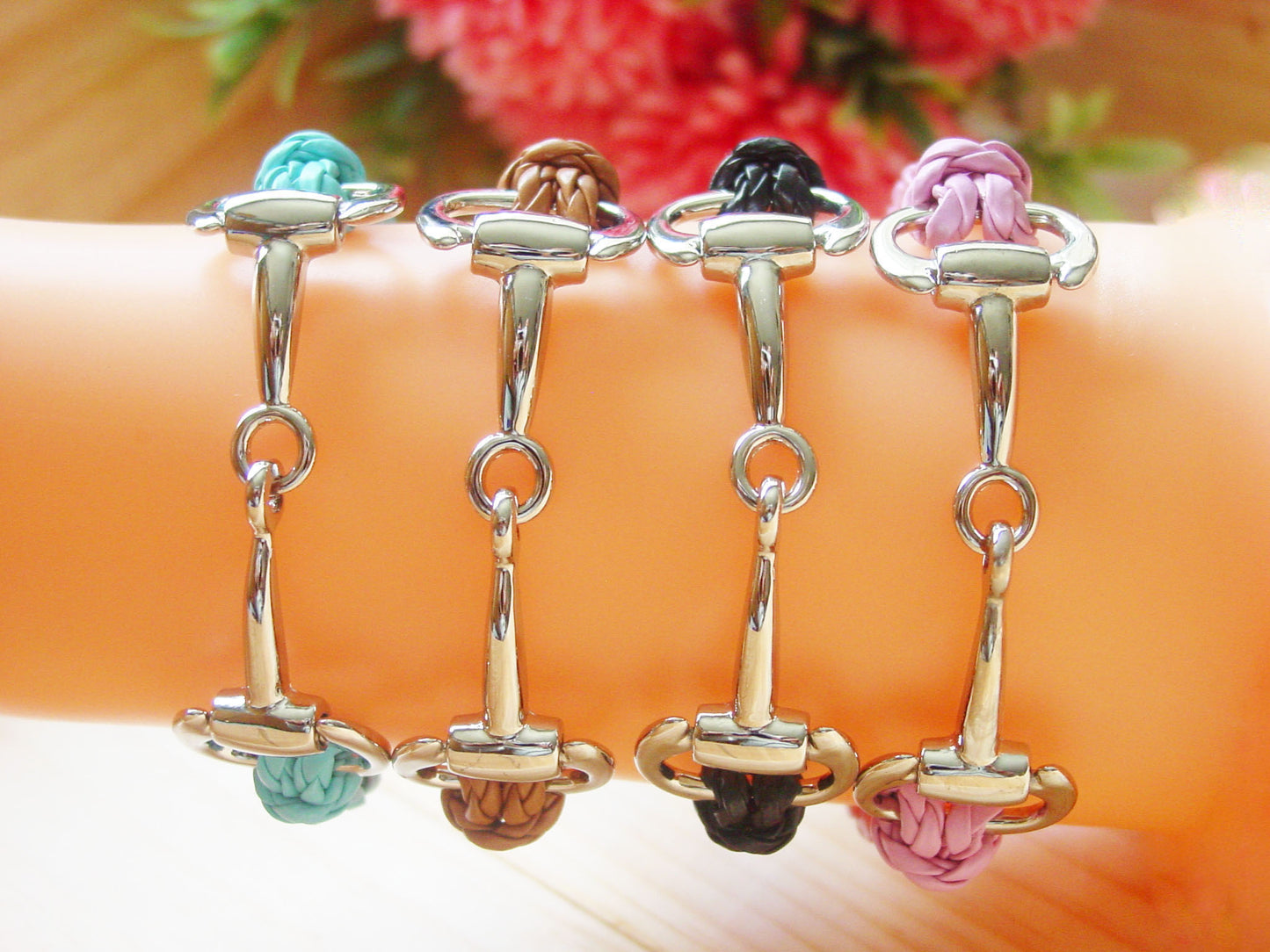 Snaffle bit Silver on leather bracelet