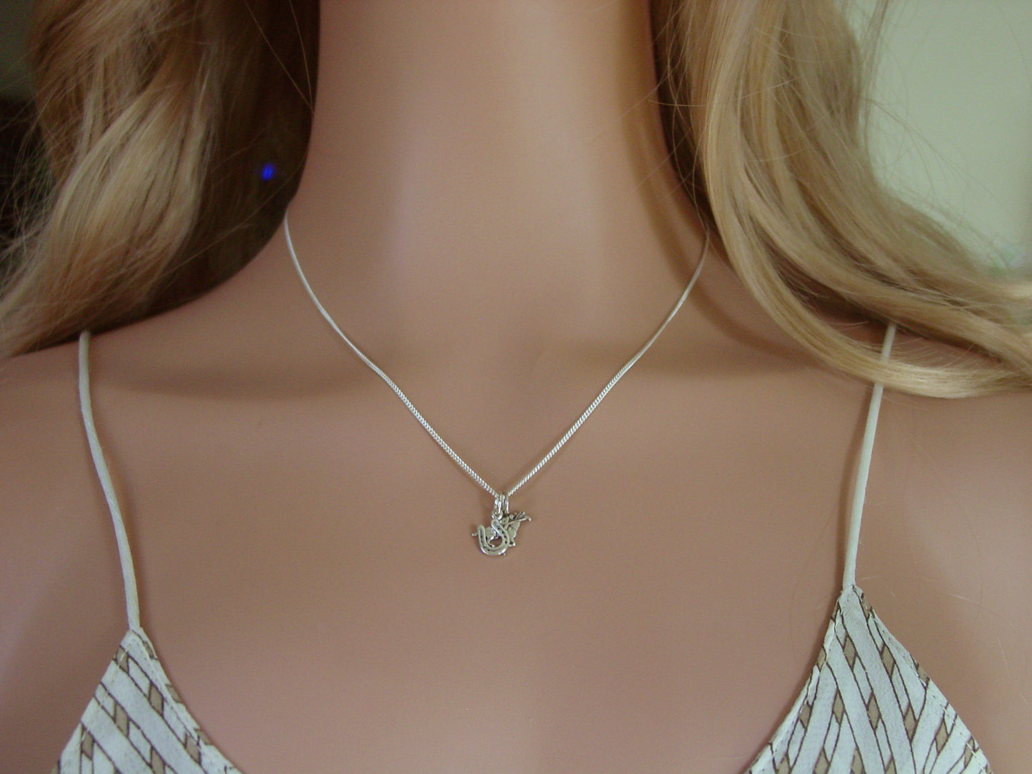 horse racing horseshoe pendant