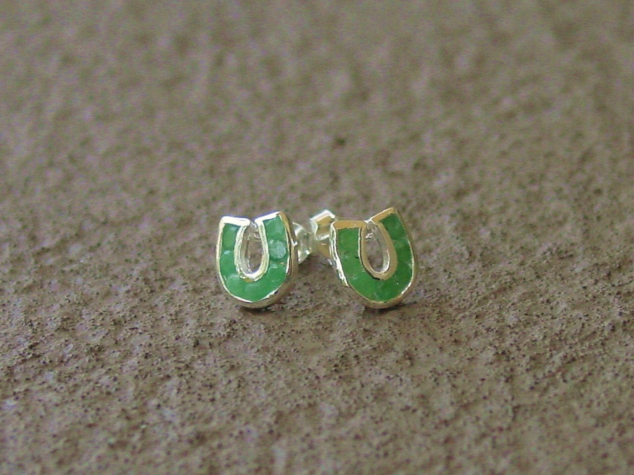 emerald horseshoe jewelry