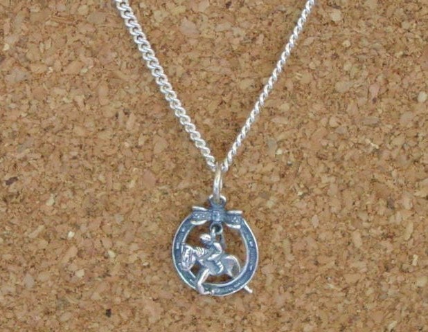 jumper in horseshoe bow silver