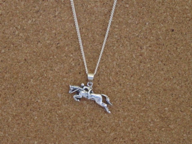 hunter jumper horse pendant