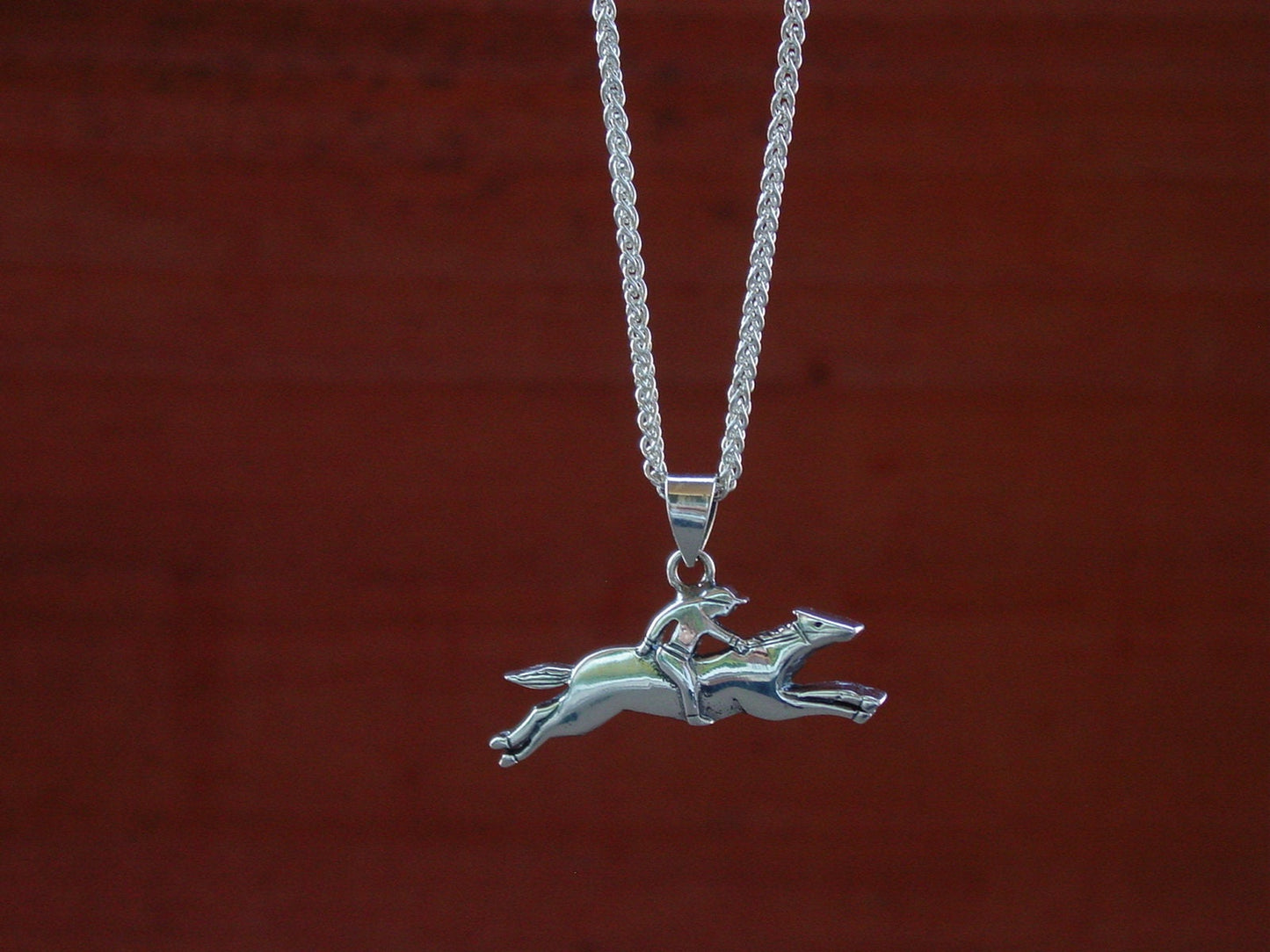 horse racing pendant