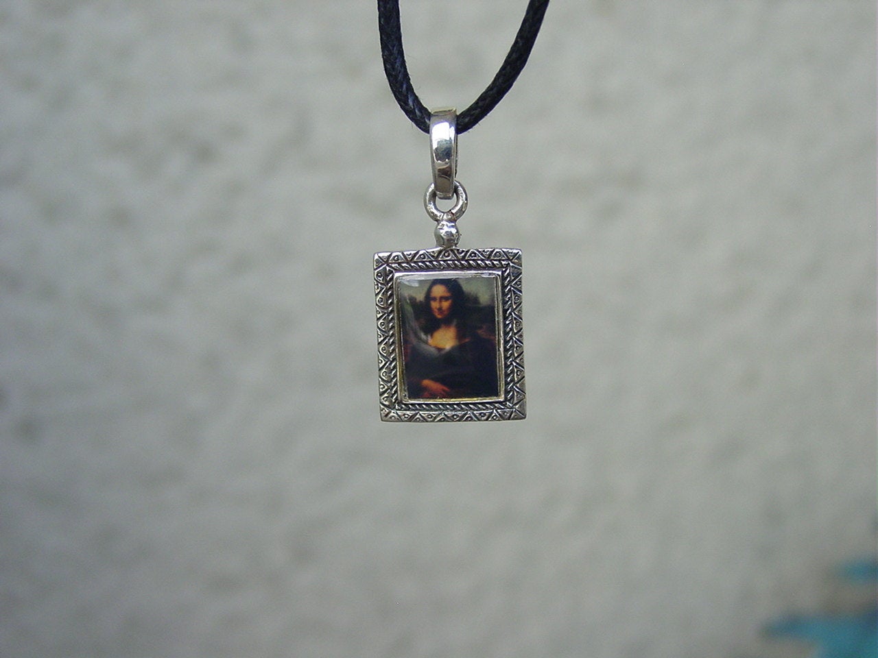 mona lisa pendant