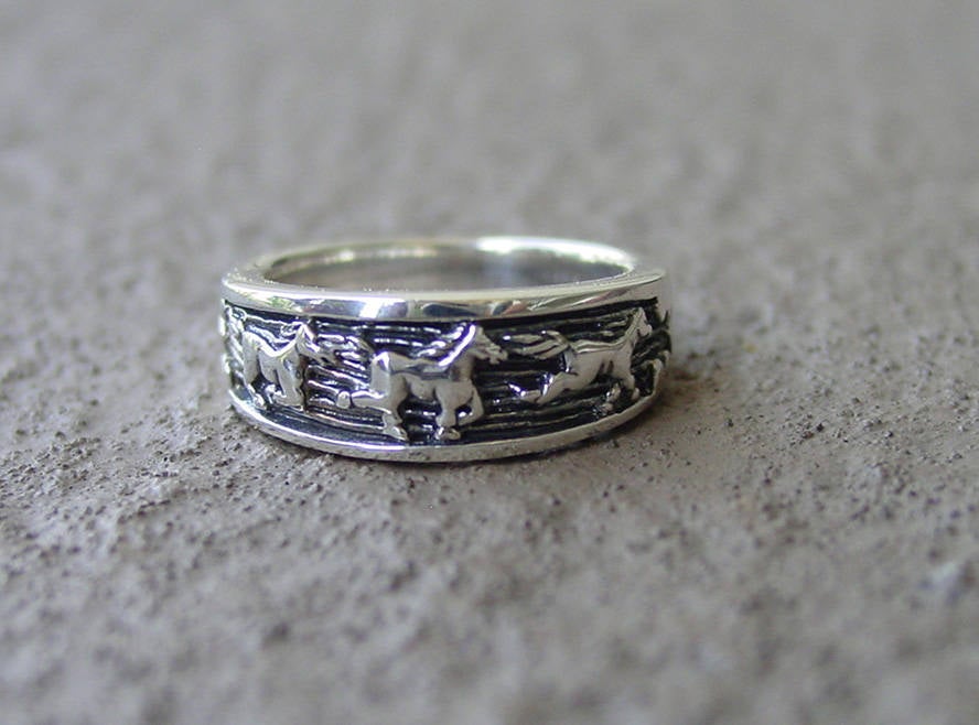 mustang horse ring